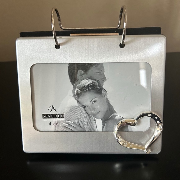 Silver Malden Flip 4x6 Photo Album Frame with Rhinestone Heart. NWT - Picture 1 of 5